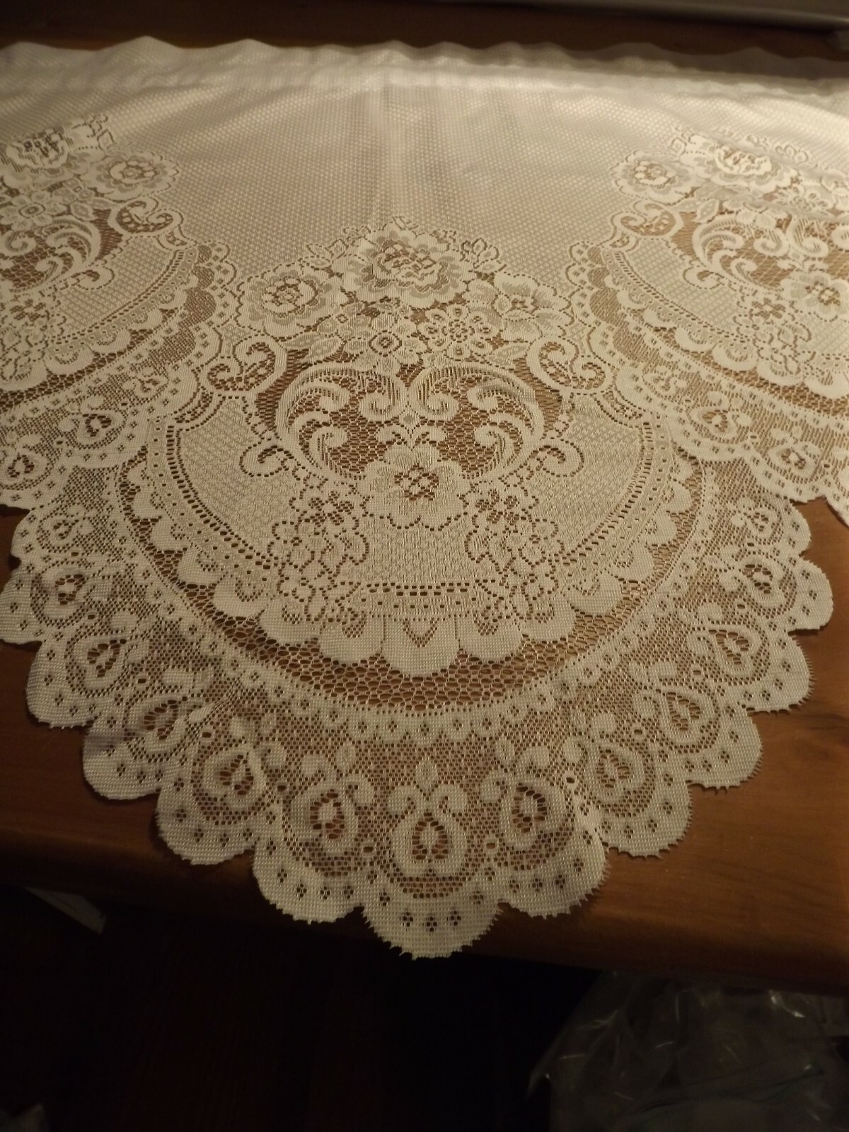 white LACE ASCOT VALANCE scalloped hemline 46Wx13.5