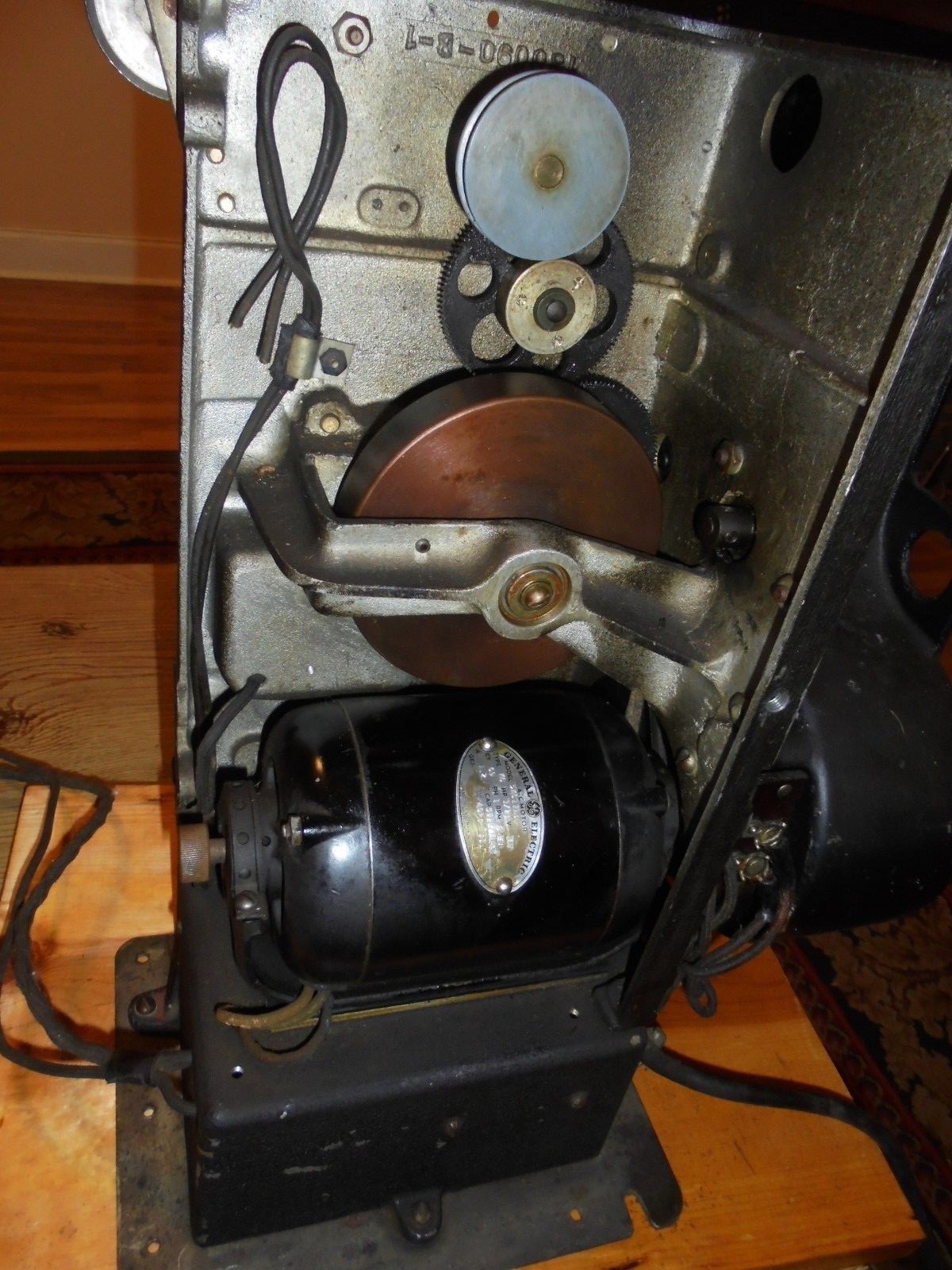 RCA MI-1340-A PROJECTOR MADE FOR MILLS COMPANY