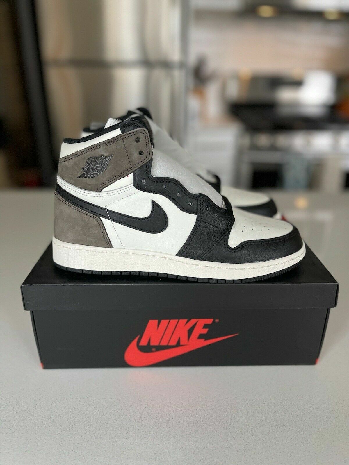 Size 7Y - Nike Air Jordan 1 Retro High Dark Mocha Black (GS Size 7Y - Nike Air Jordan 1 Retro High Dark Mocha Black (GS
