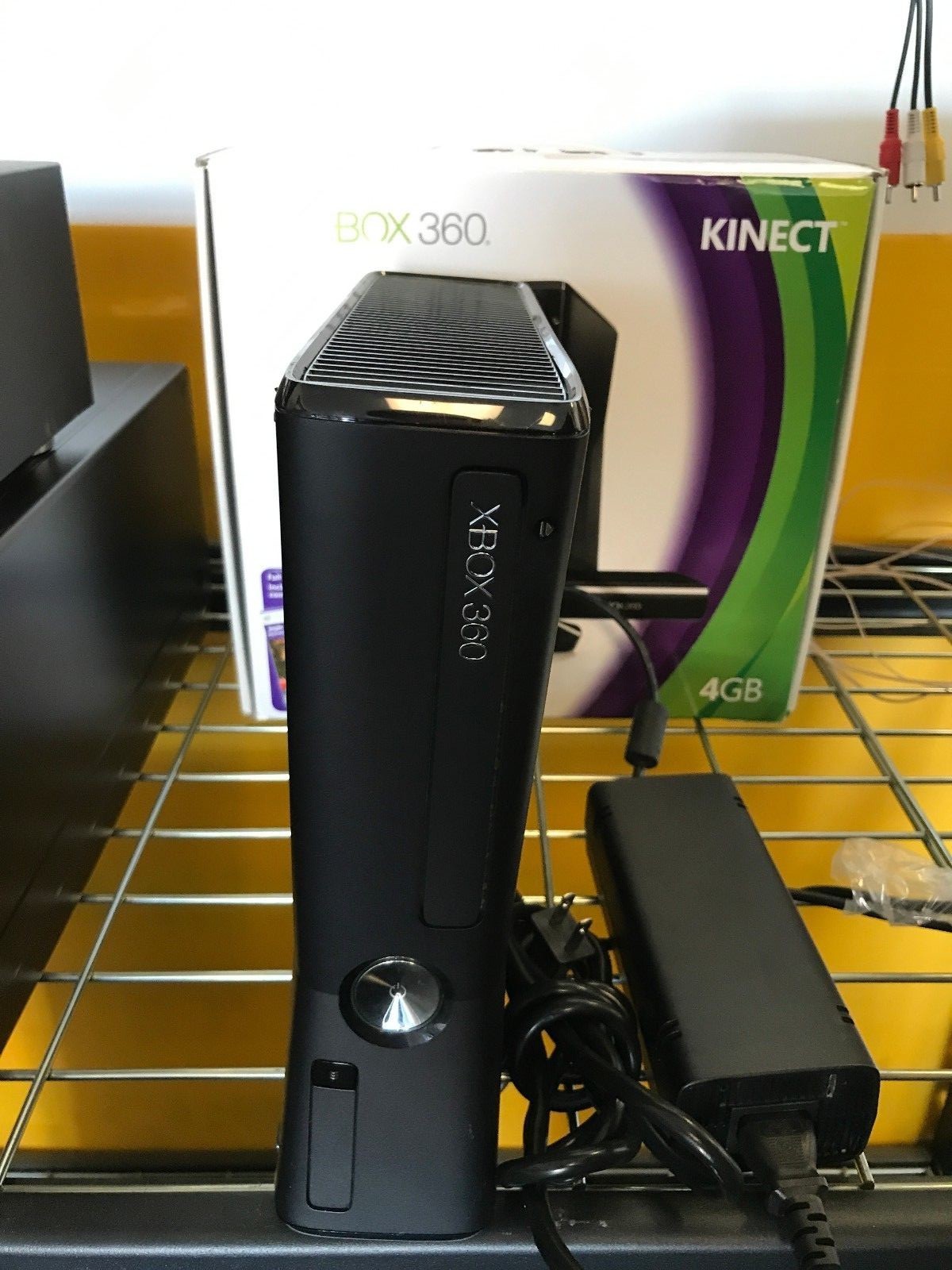 XBOX 360 KINECT CONSOLE IN BOX