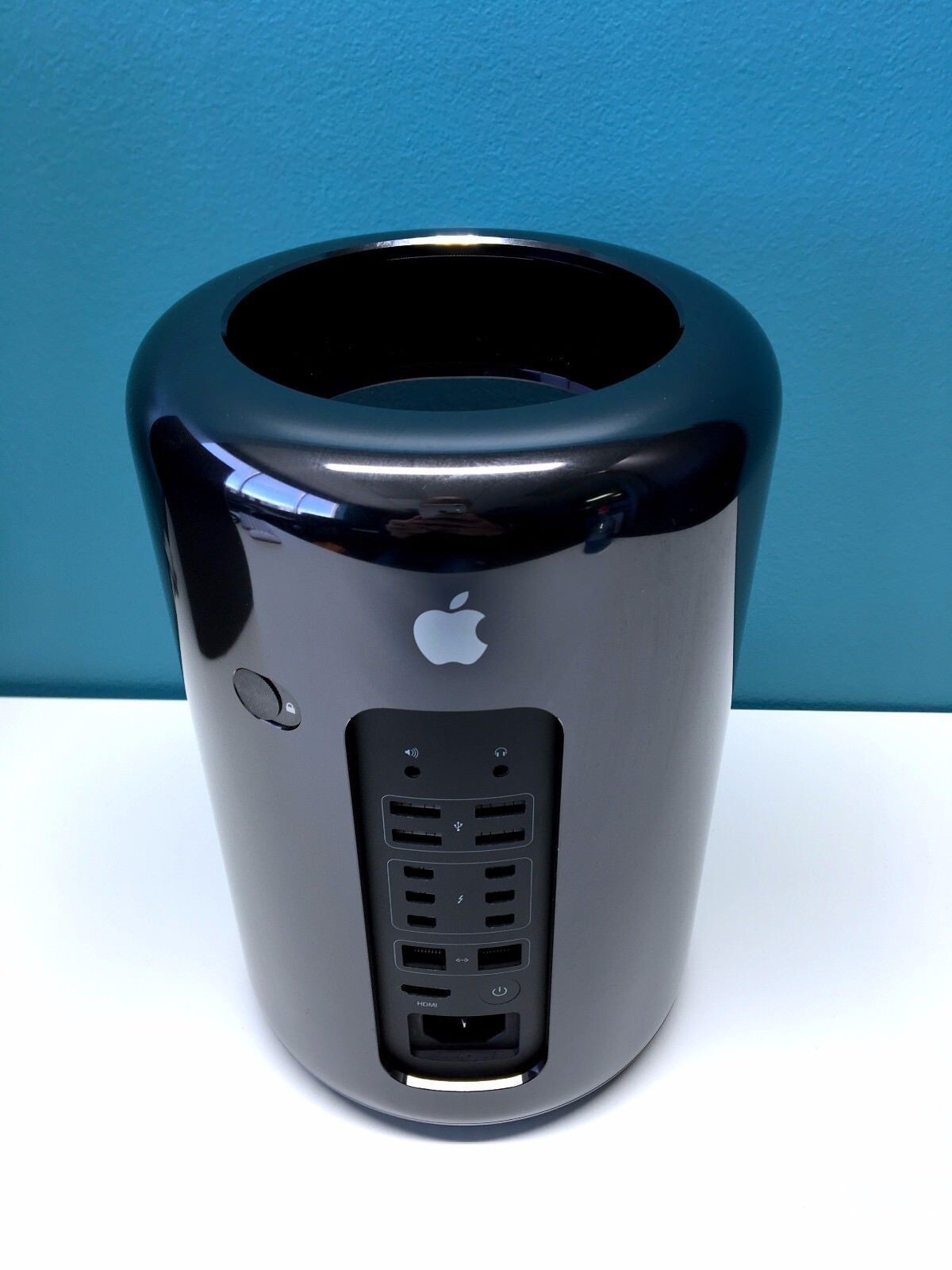 2013-2018 Apple Mac Pro 3.0GHz 8-Core / 64GB RAM / 1TB SSD