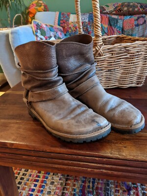 conker coloured boots