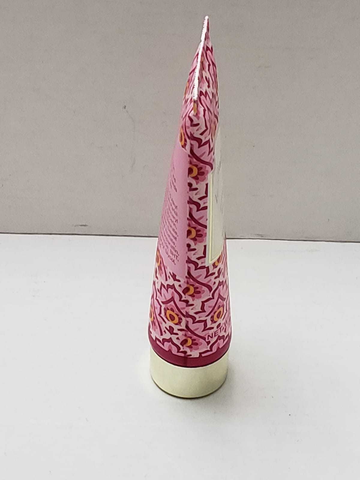 VERA BRADLEY ~ MACAROON ROSE ~ HAND CREAM ~ 1 oz