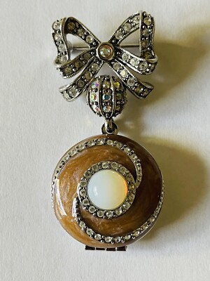 JOAN RIVERS Fab Locket Crystal Rhinestones Bow PIN BROOCH 3D Silver tone Rare