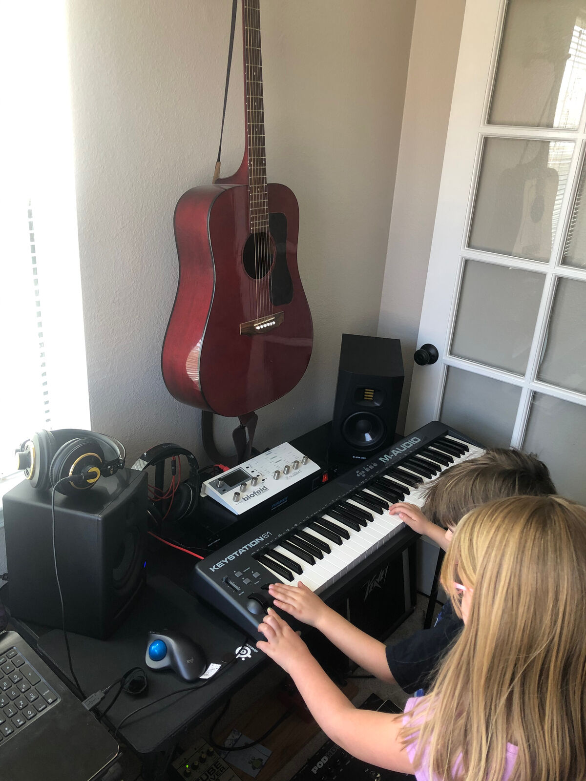 Waldorf Blofeld Keyboard WHITE Synth SYNTHESIZER - NEW Waldorf Blofeld Keyboard WHITE Synth SYNTHESIZER - NEW