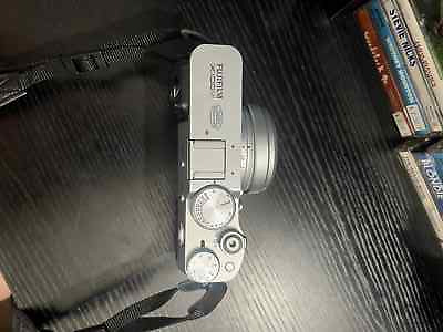 Fujifilm X100VI 40.2 Megapixel Digital Camera Silver Argent Fujifilm X100VI 40.2 Megapixel Digital Camera Silver Argent