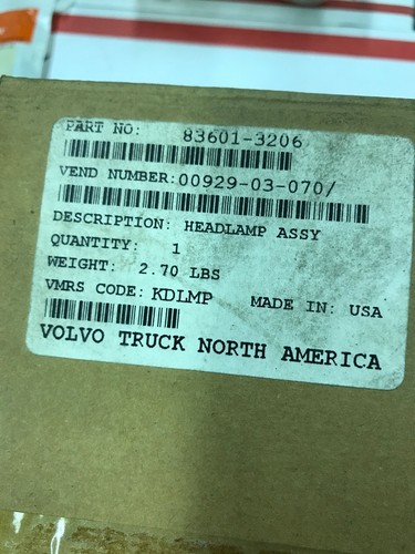 NIB Volvo Headlamp 83601-3206 Assembly Lighting System
