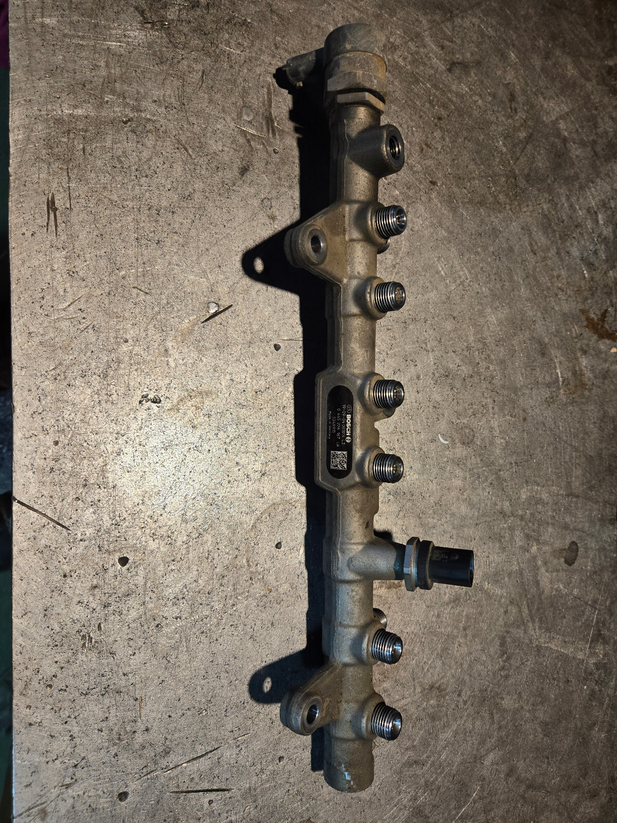 OEM Cummins Bosch 0445226167 5348915 Fuel Rail - Picture 1 of 7