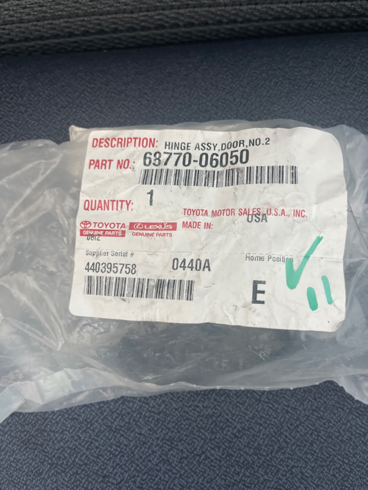 kiruakirua　0605 Genuine OEM Toyota 68770-06050 Passenger Rear Lower Door