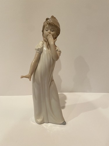 リヤドロ Lladro Nao by Lladro Girl Yawning Nao by Lladro Yawning Girl | eBay