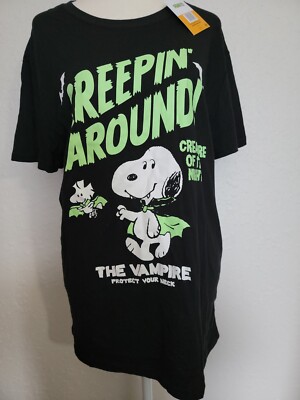 PEANUTS  SNOOPY Vampire Creepin Around Halloween T-Shirt NWT Tag-Less Size M