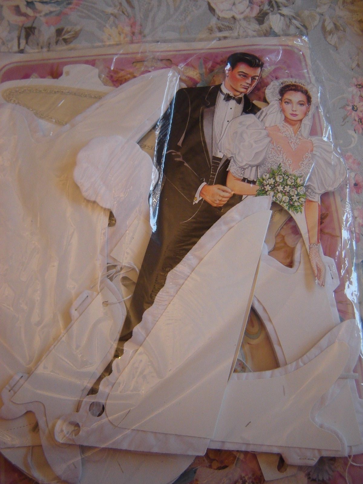 1990 Beistle 12 PC Wedding Decor Honeycomb Bells Bride & Groom Kit & 4 9