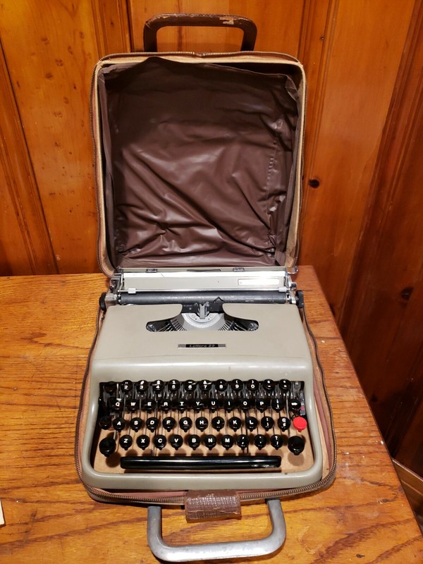 1953 Olivetti Lettera 22 on the Typewriter Database