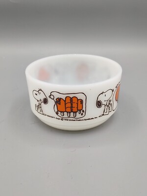 FIRE KING ANCHOR HOCKING SNOOPY MILK GLASS BOWL