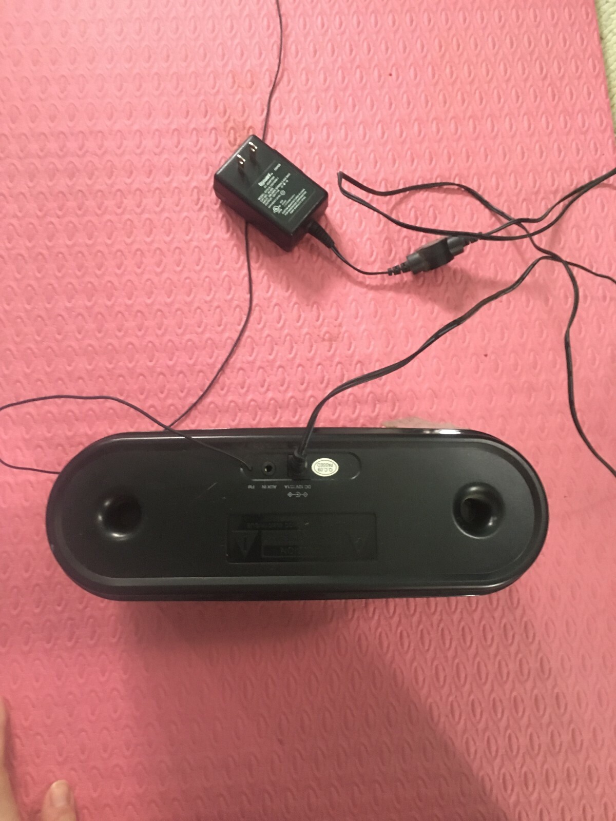 Gigaware Alarm clock and Radio for Iphone/Ipod and AUX Input