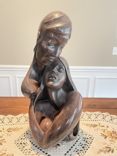 Vintage Man Embracing Woman #473 Statue 1968 Universal