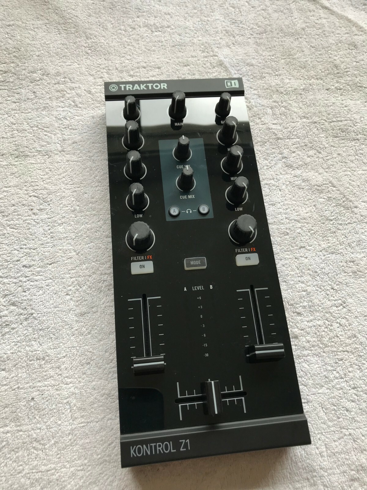 Traktor Kontrol X1 - Brand New (MINT)