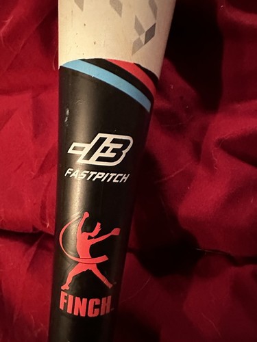 Used Mizuno Finch Model 34038. 33” 20oz 2 .25 Dia. 13 Fast Pitch Softball Bat