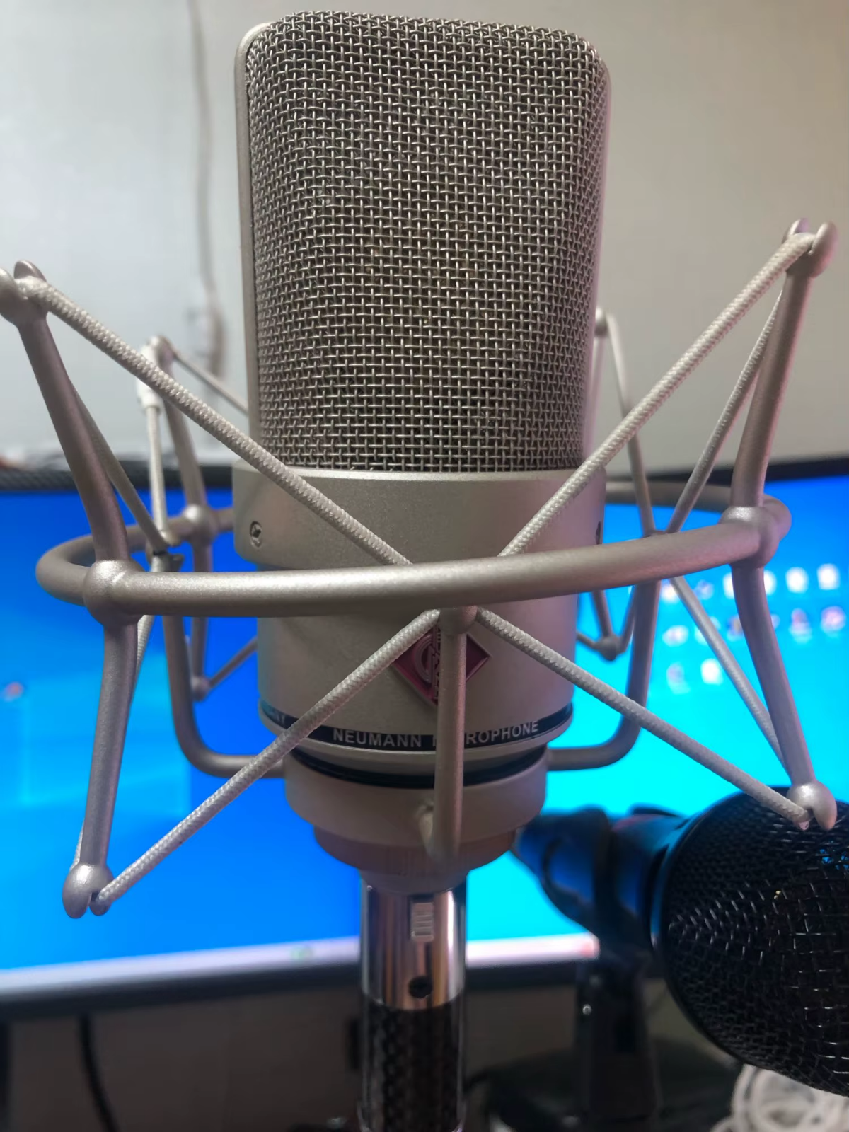 TLM 103 Large-Diaphragm Condenser Microphone Studio For TLM 103 Large-Diaphragm Condenser Microphone Studio For