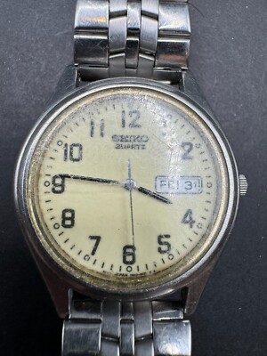 Vintage Seiko Men's 7N43-9048 White Dial Day/Date Silver Tone Quartz Watch