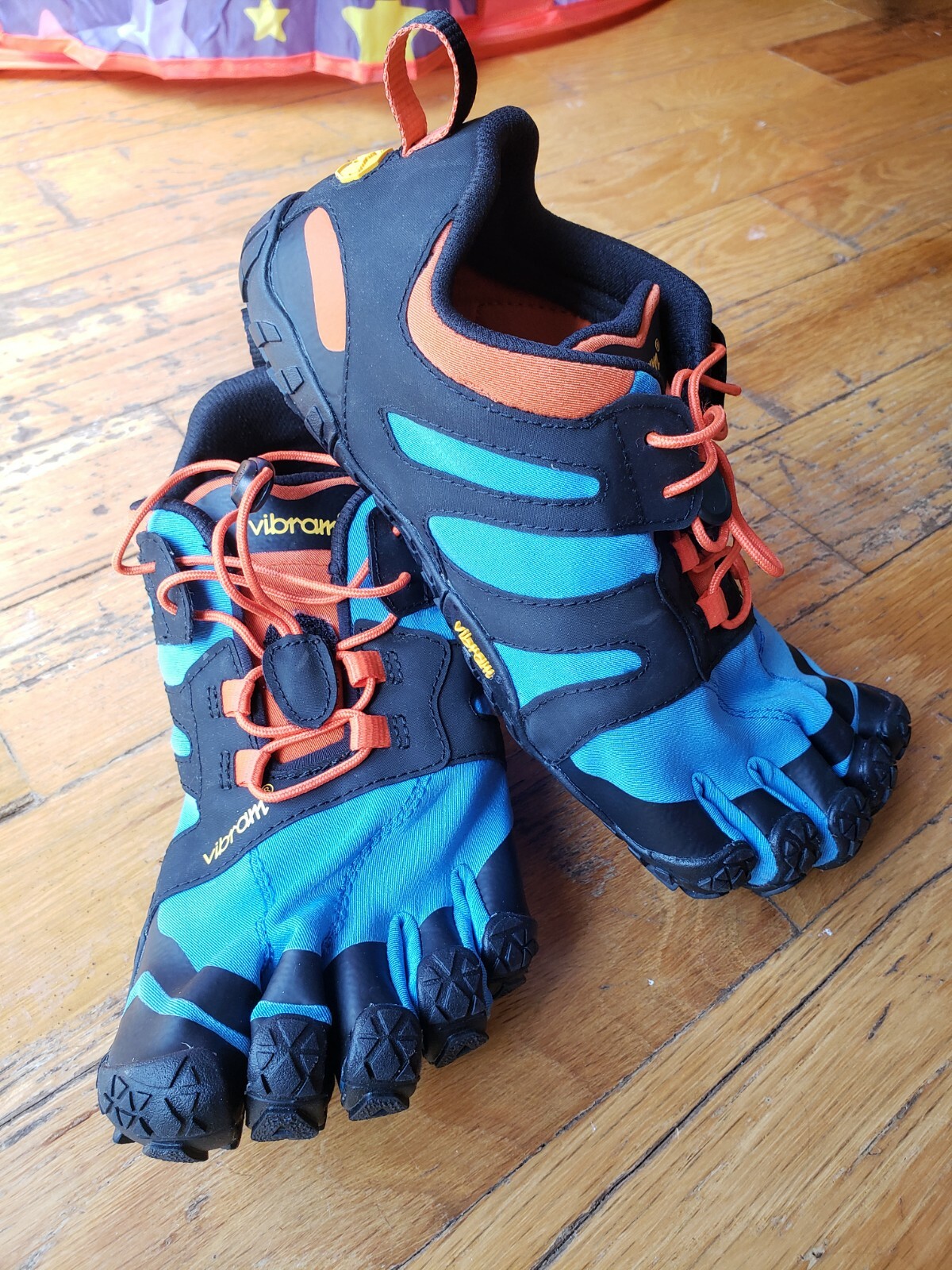 NWOT Vibram Mens EUR 39 /US 7.5-8 V 