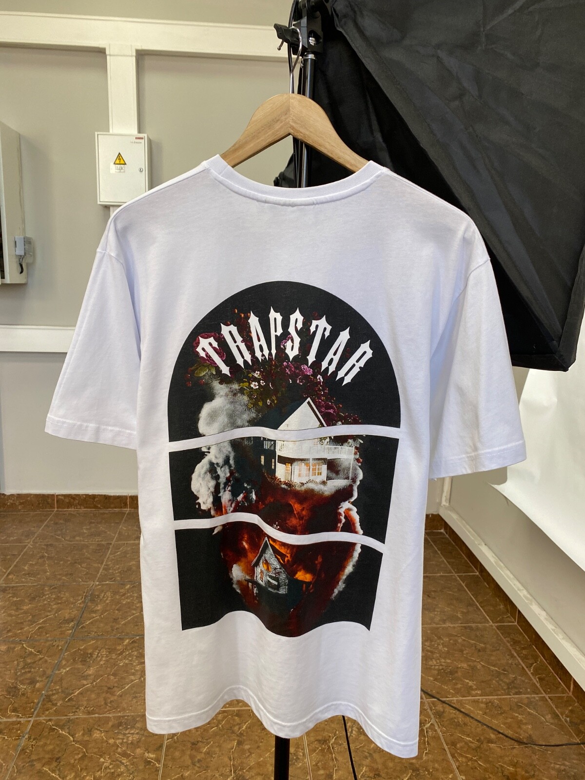 🇺🇸 Trapstar It's a Secret Beautiful and Brutal Yard T
