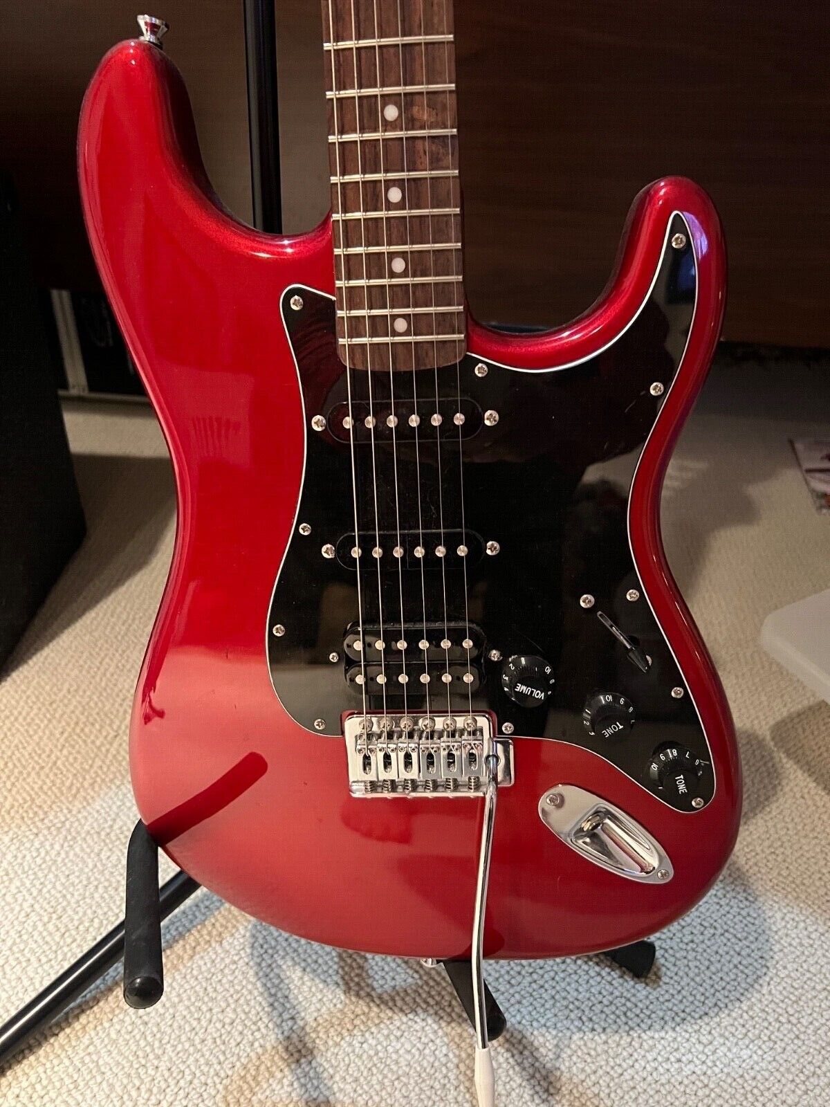Fender Squier Affinity Strat Candy Apple Red Metallic 2012 Fender Squier Affinity Strat Candy Apple Red Metallic 2012
