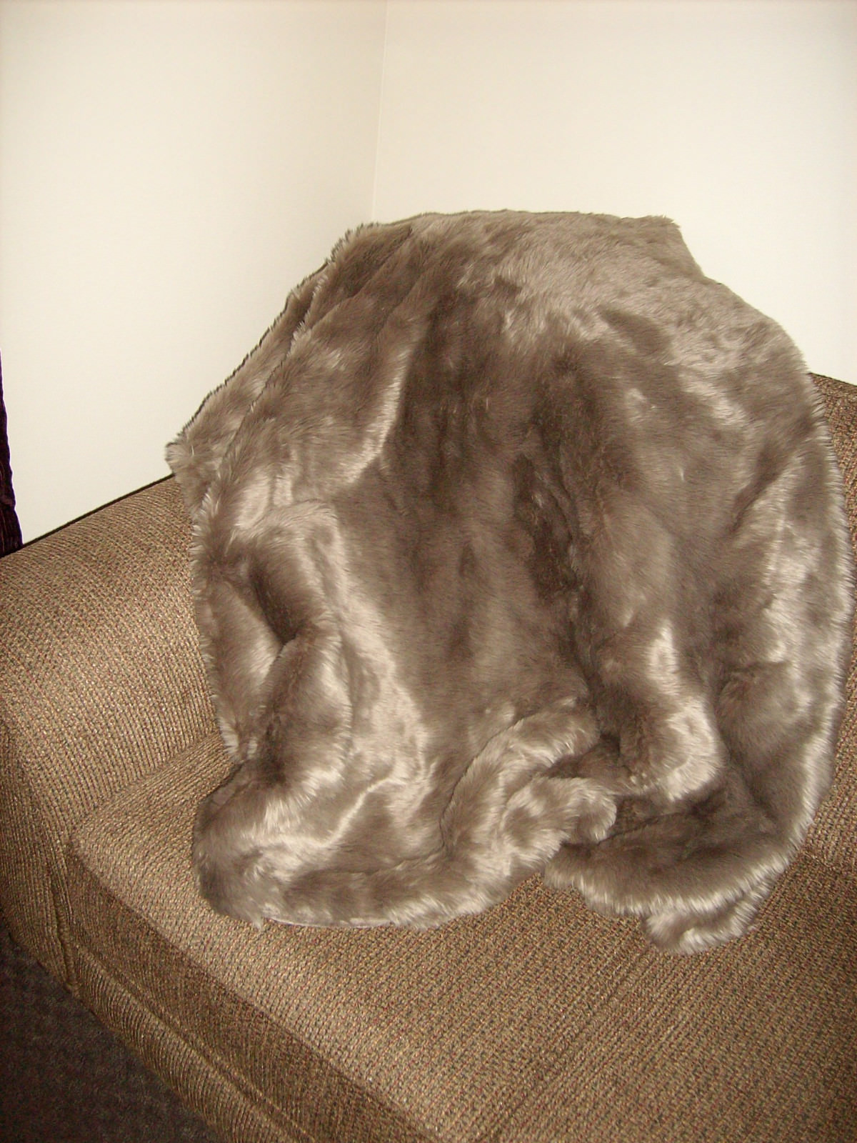 THRESHOLD BROWN FAUX FUR VELVET LINED THROW BLANKET 50