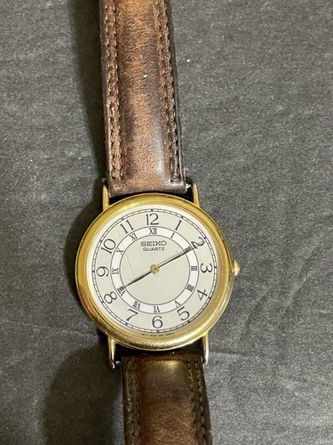 Vintage Men's Seiko Quartz Wristwatch # 7N00-8A09 New Battery Runs