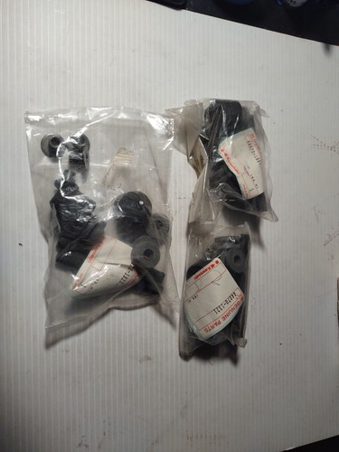 3 NOS KAWASAKI ZX750 OEM 44070-1321 FUEL TANK RUBBER DAMPER