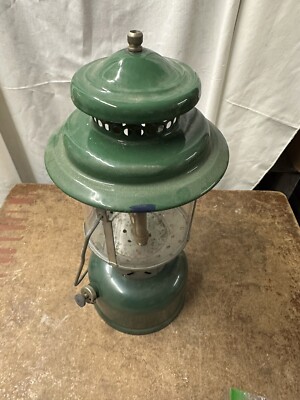 Vintage 1959 Coleman Model 220E Dual Two Mantle Green Gas Camping Lantern