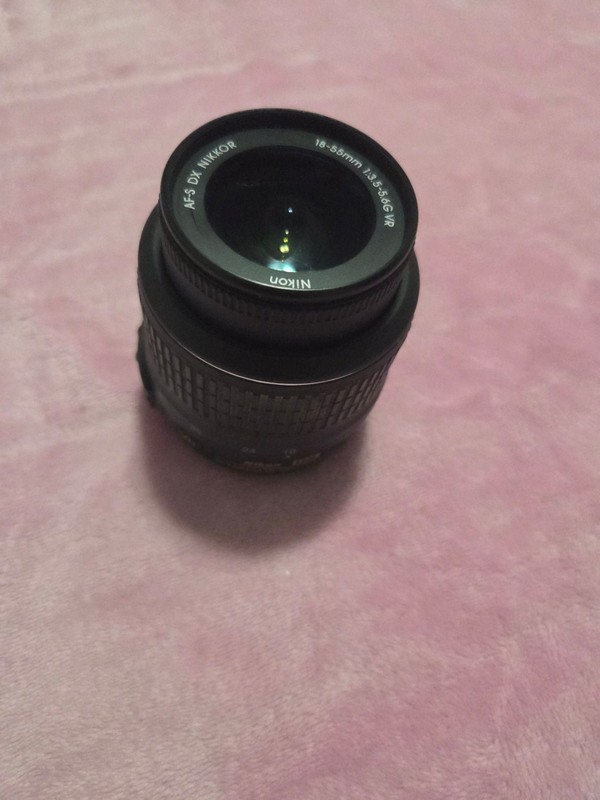 Nikon AF-S DX NIKKOR 18-55mm f/3.5-5.6G VR Zoom Lens