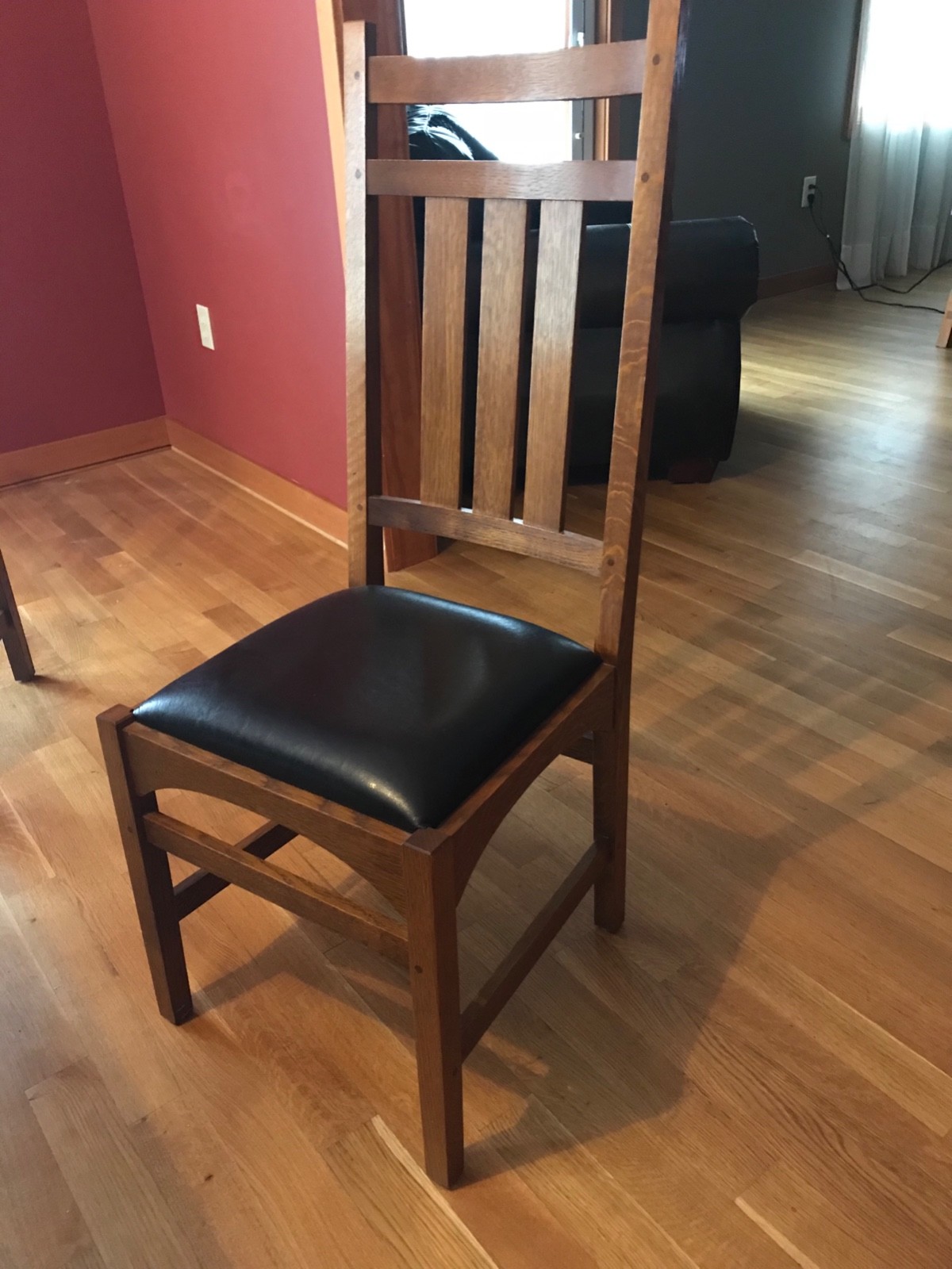 Stickley Dining Set.  Beautiful Oak 2 pedestal and leather chairs