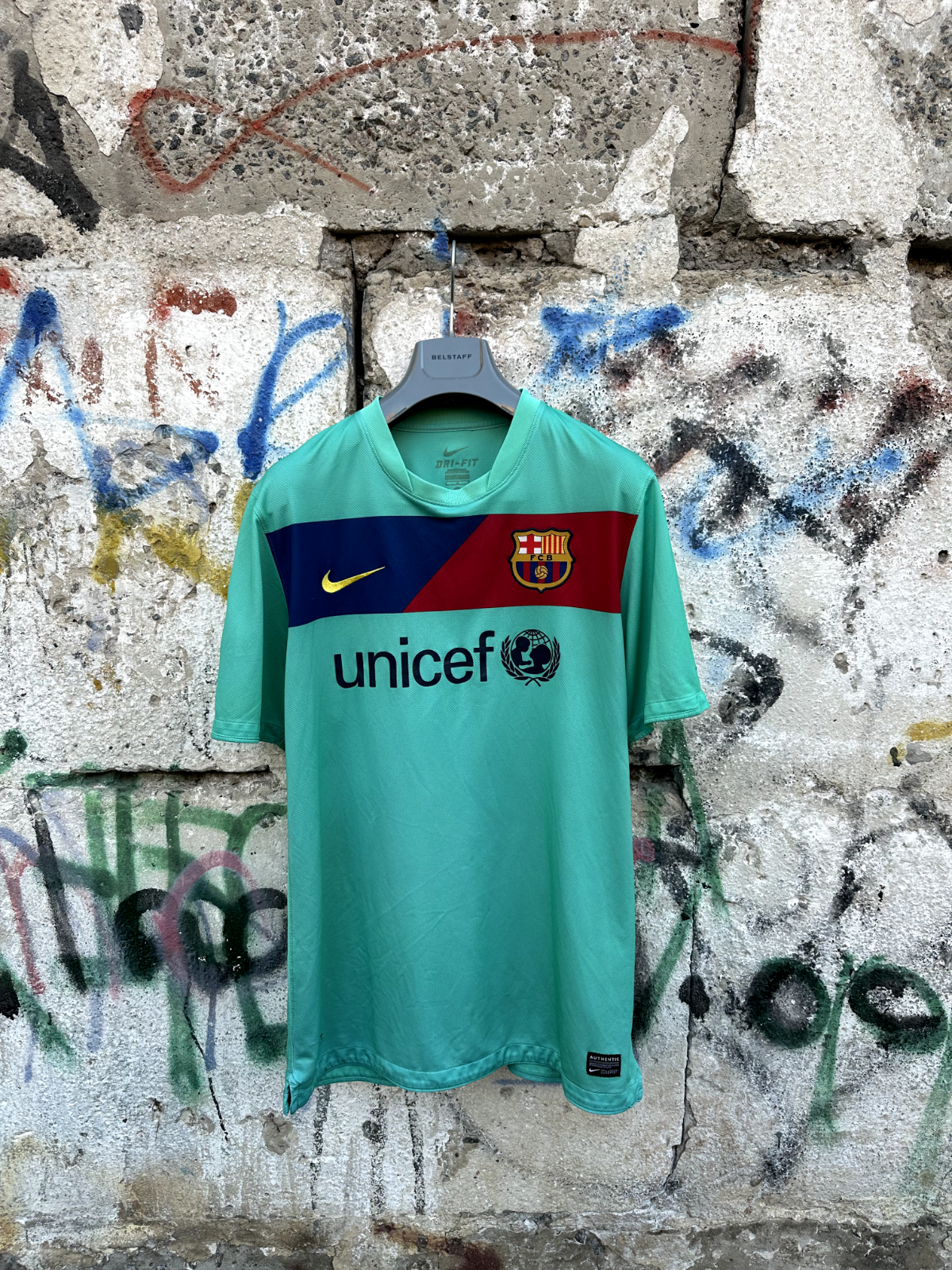 【激レア】FC Barcelona 2010/2011シーズン　アウェイＳサイズ 激レア】FC Barcelona 2010/2011シーズン アウェイSサイズ