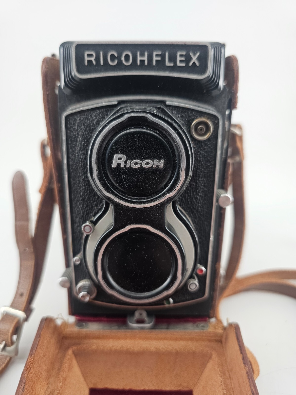 Ricohflex Citizen-MXV 80mm f3.5 TLR Camera with Brown