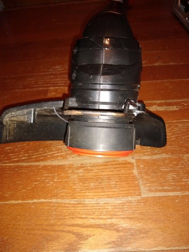 Black & and Decker NST2118 18v Volt Cordless String Trimmer Weed Eater Very Nice