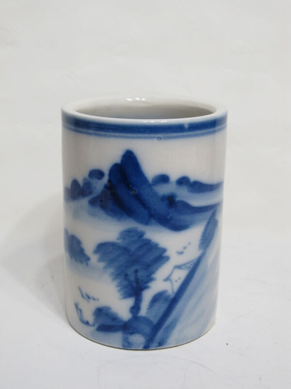 Fine Chinese Blue And White Scenery Design Porcelain Brush Pot