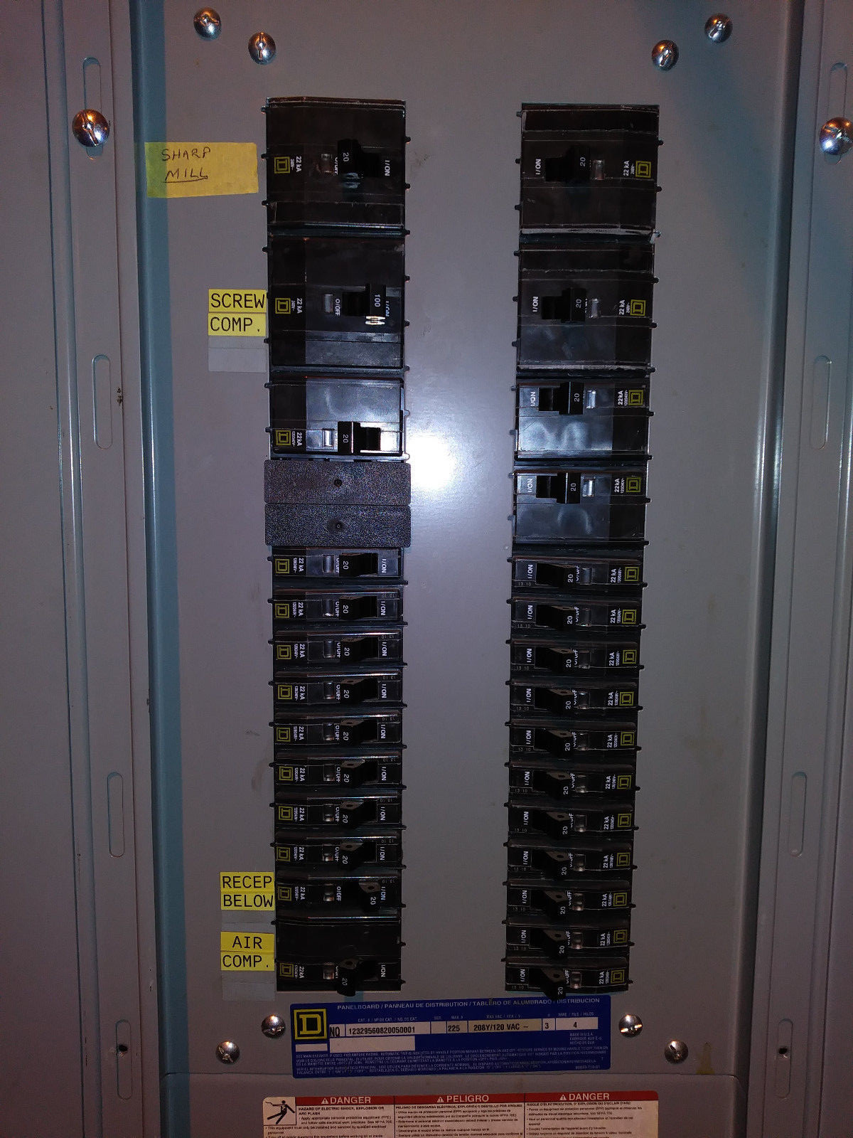 SQUARE D - 120/208 V 225AMP Square D Electrical breaker panel w/ breakers