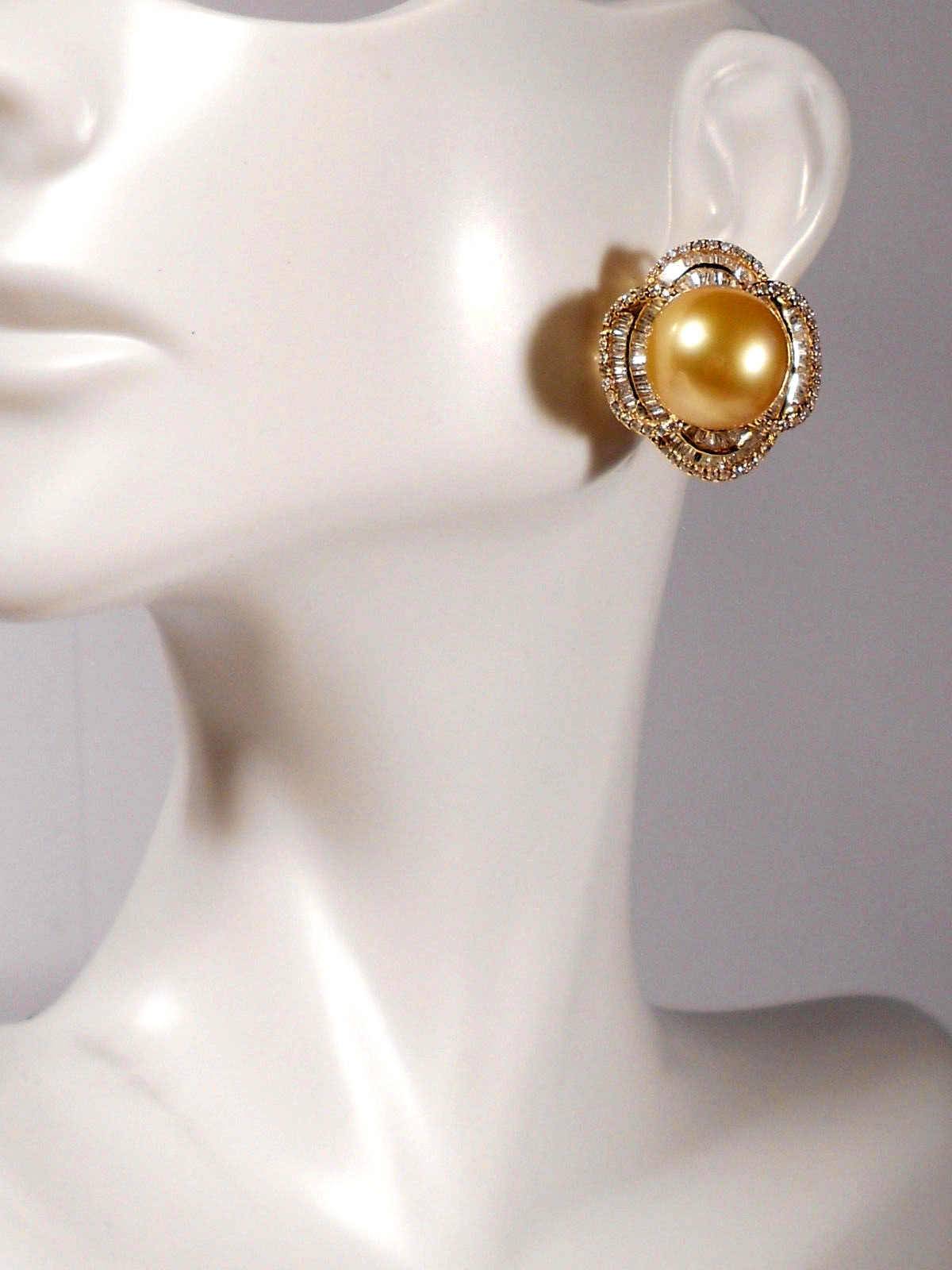 golden Souith Sea pearl EARRINGS, diamonds, solid 18k yellow gold.