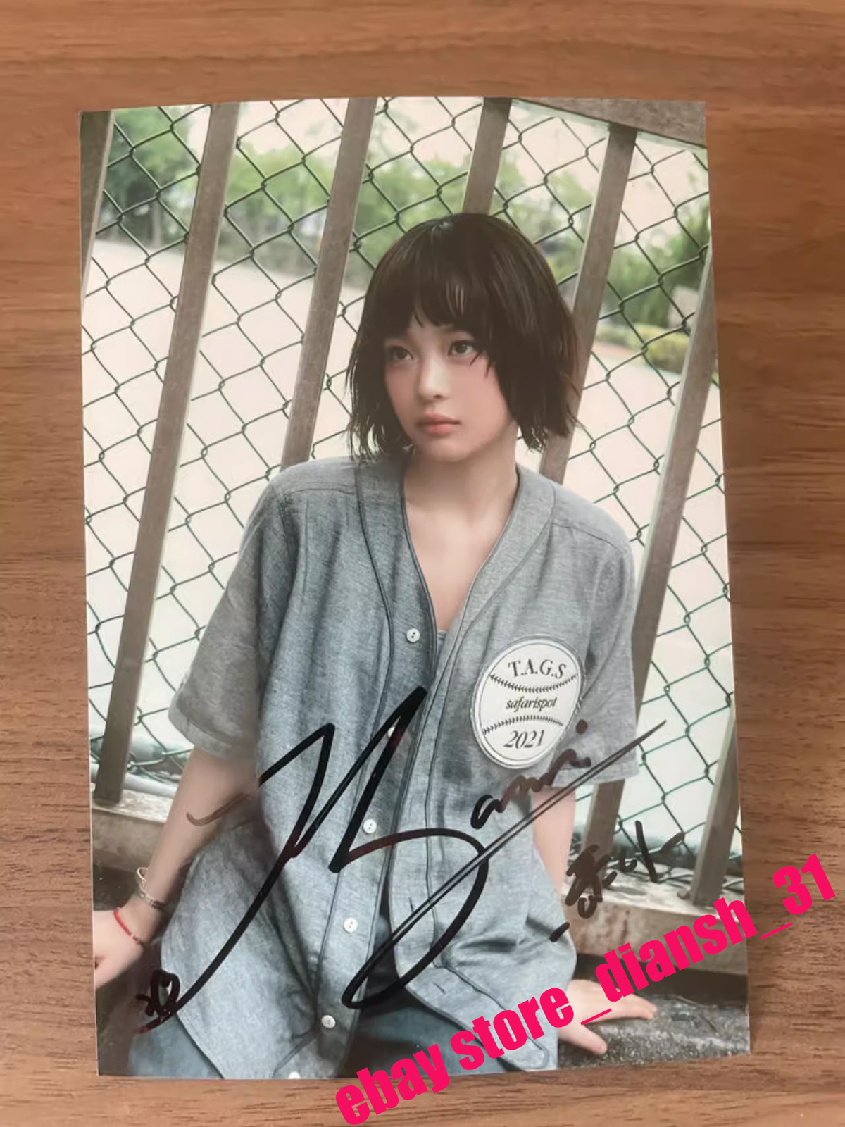 NewJeans newjeans HANNI Autographed Hand Signed Photo K-POP