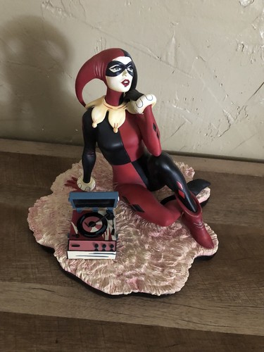 Harley Quinn Waitning For Mista J Statue By Mondo