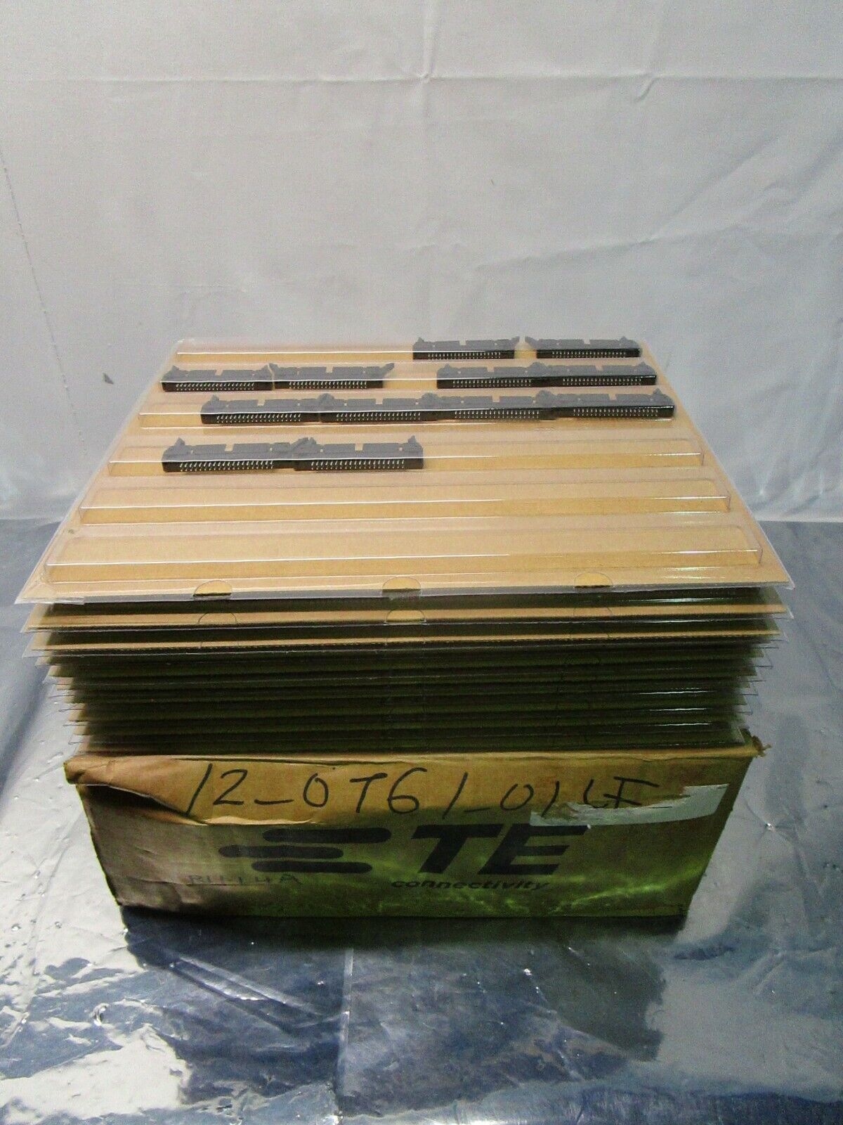 1 Lot of 228 TE connectivity/AMP 5746443-9 Headers & Wire Housings A/L, 102595