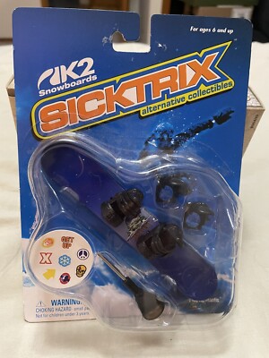 Sicktrix K2 Snowboards Playing Mantis Zeppelin, Fingerboard
