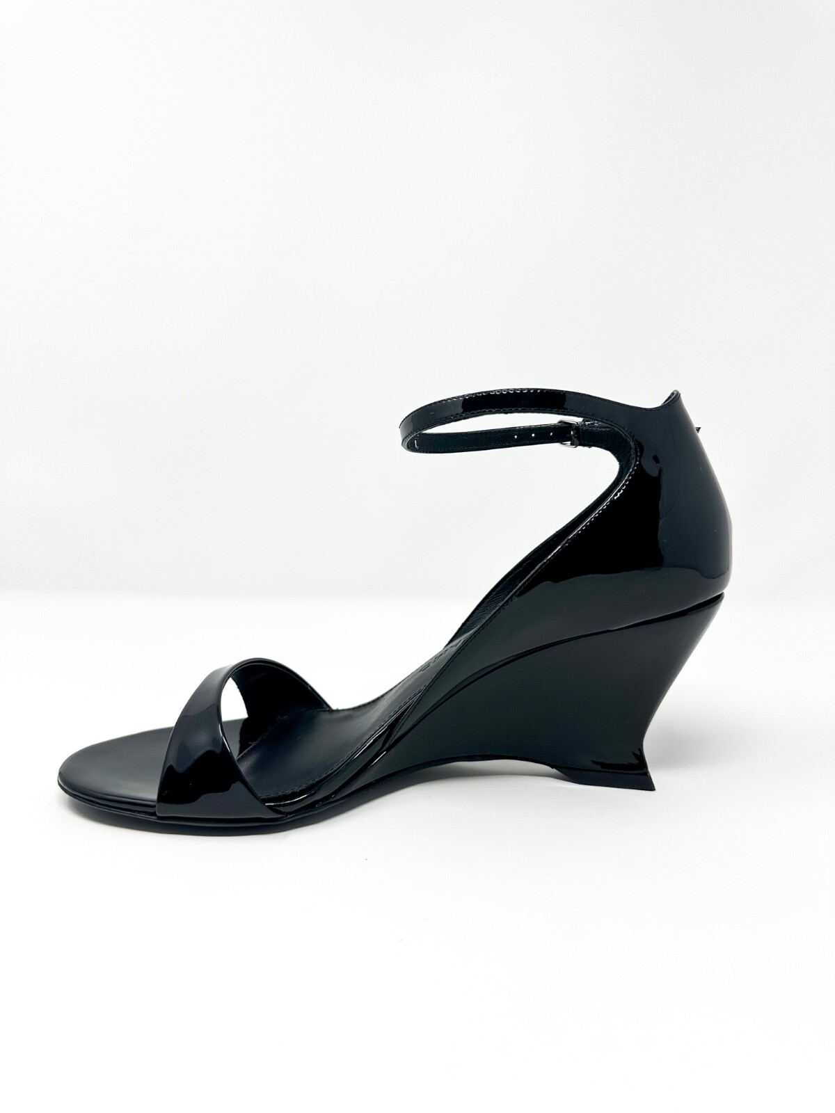 Pre-owned Ferragamo Salvatore  Women's Vidette Patent Leather Wedge Sandals 8 C $1050 In Black