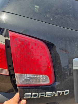 Used Left Tail Light Assembly fits: KIA SORENTO 11 12 13 Lid Mounted