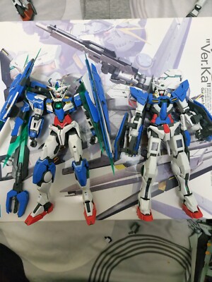 Bandai LOT Of 2 MG 1/100 GUNDAM MODEL KIT BANDAI