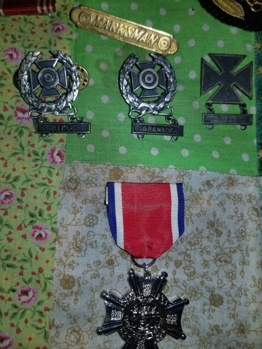 Vintage U.S. MILITARY Lot of PATCHES RIBBON BARS PINS MEDALS, navy, army marines