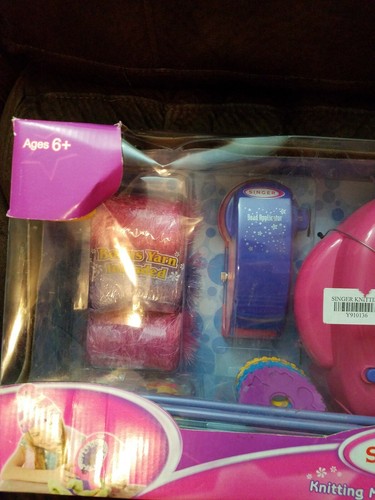 SINGER KNITTING MACHINE FASHION CENTER AGES 6+