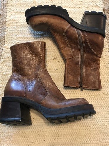 Steve Madden HOTT Chunky Brown Leather Boots Sz 8 Block Heel
