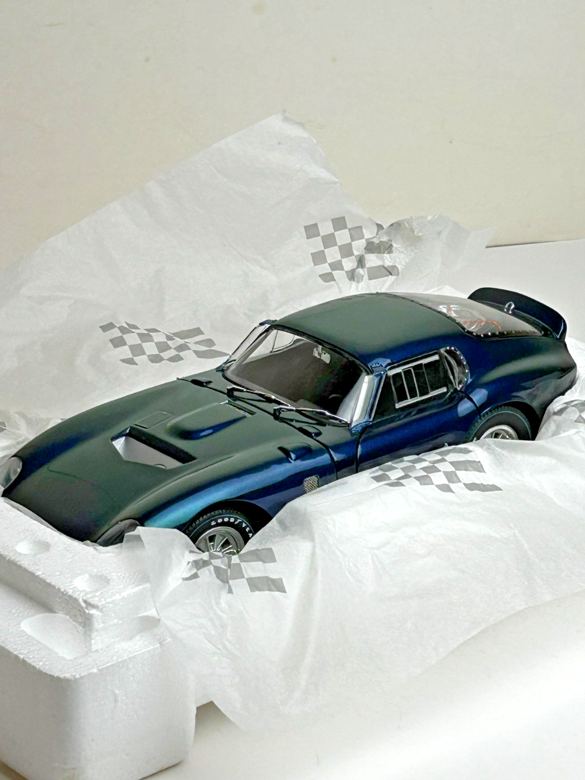 1:18 Scale Exoto Standox Daytona Paradise 1964 Shelby Cobra